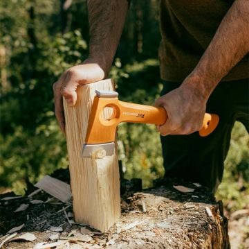 FISKARS X13 Ultra Hafif Kamp Baltası