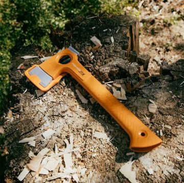 FISKARS X13 Ultra Hafif Kamp Baltası