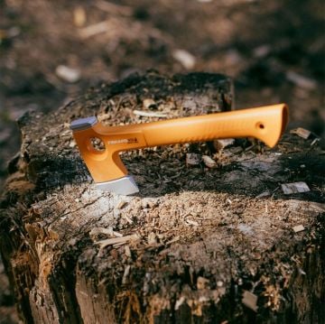 FISKARS X13 Ultra Hafif Kamp Baltası